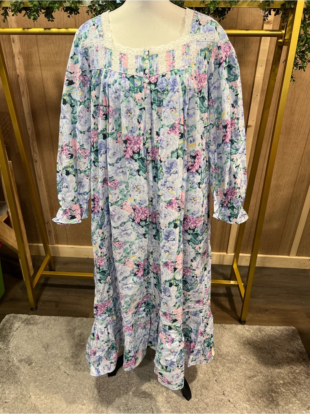Eileen West nightgown